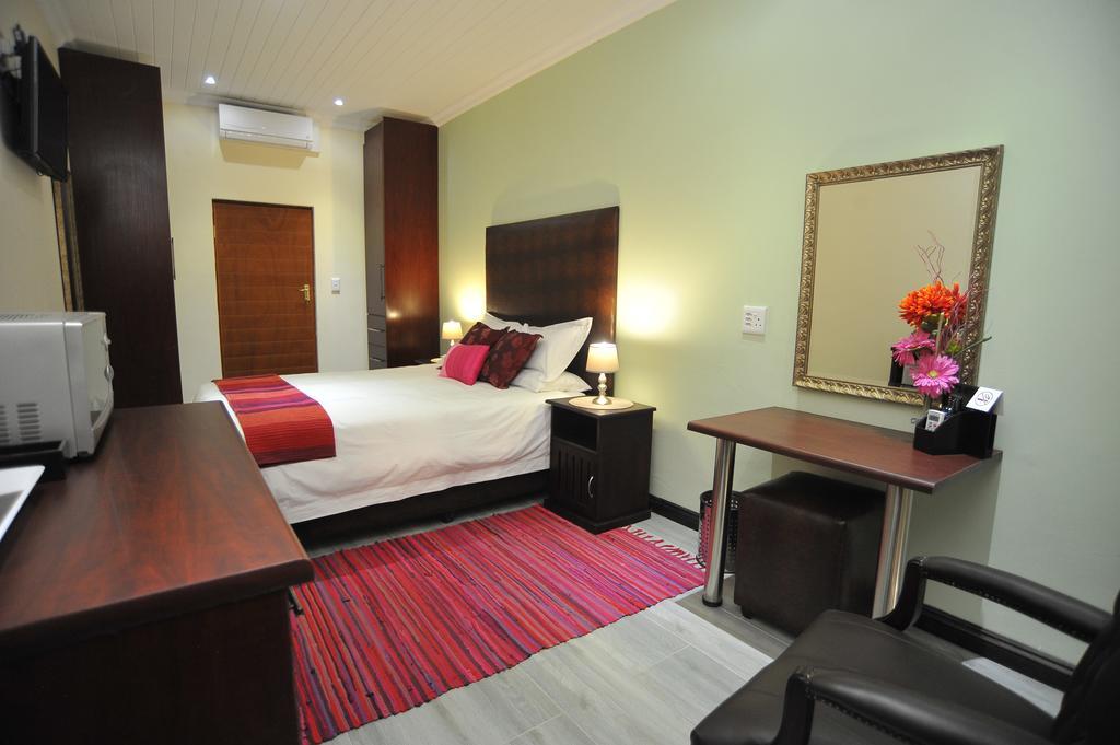 פוצ'פסטרום Sunset Manor Guest House מראה חיצוני תמונה