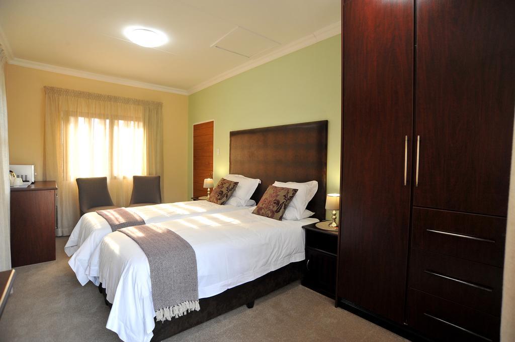 פוצ'פסטרום Sunset Manor Guest House מראה חיצוני תמונה