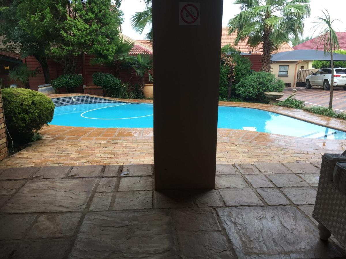 פוצ'פסטרום Sunset Manor Guest House מראה חיצוני תמונה